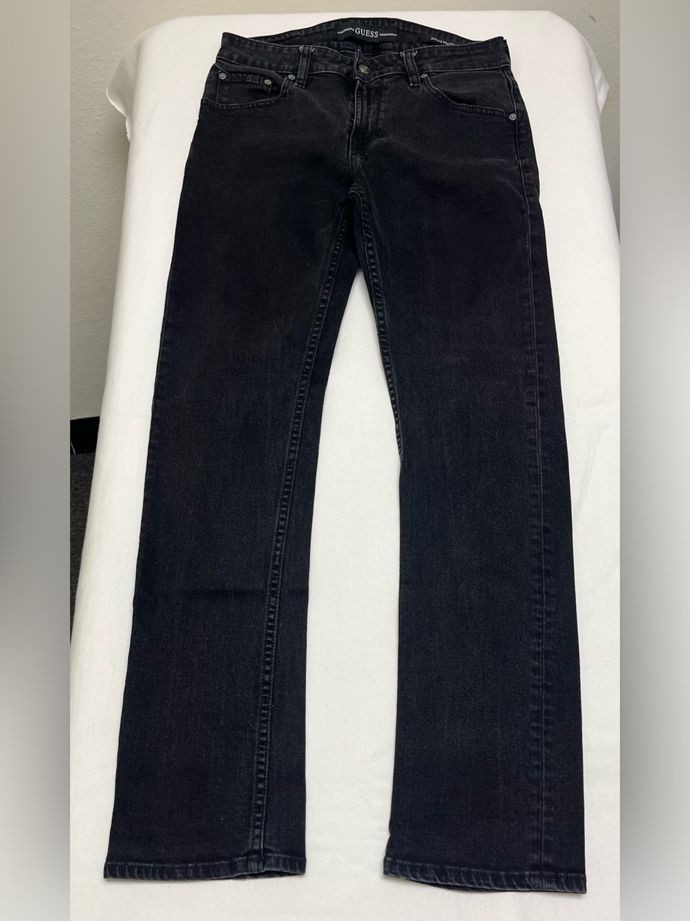 Guess Jeans Size 30 x 31 – Excellent Pre-Owned Condition
